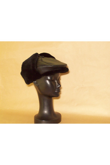 Женская шапка с козырьком из черного кролика и кожи